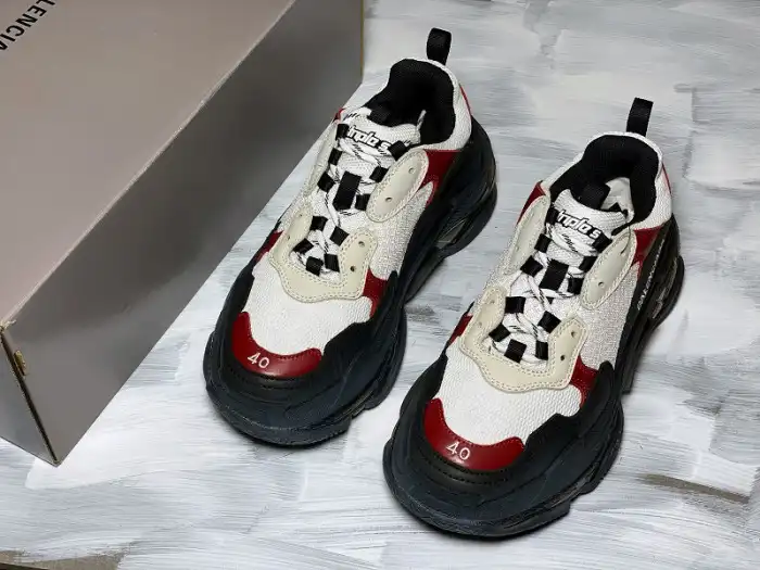 Reps TBkick BLCG TRIPLE S SNEAKER 541624 W2FG1 1000 0122